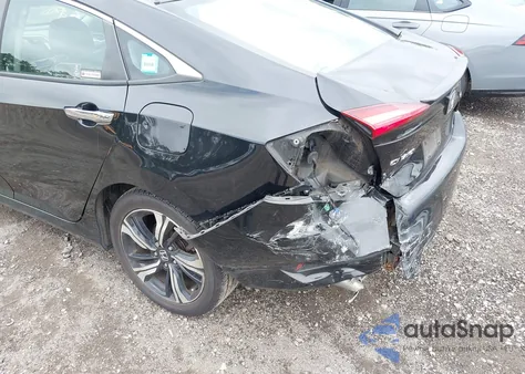 2017 Honda Civic Touring z USA, uszkodzony, nr VIN 2HGFC1F91HH657184